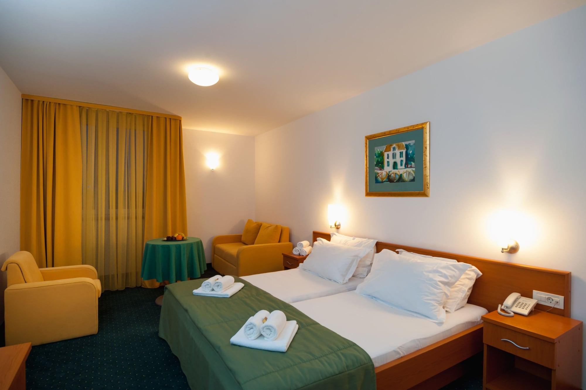 Hotel Rotondo Seget Donji Bagian luar foto