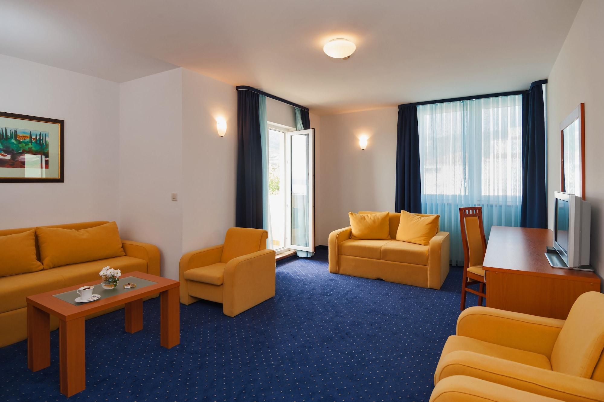 Hotel Rotondo Seget Donji Bagian luar foto