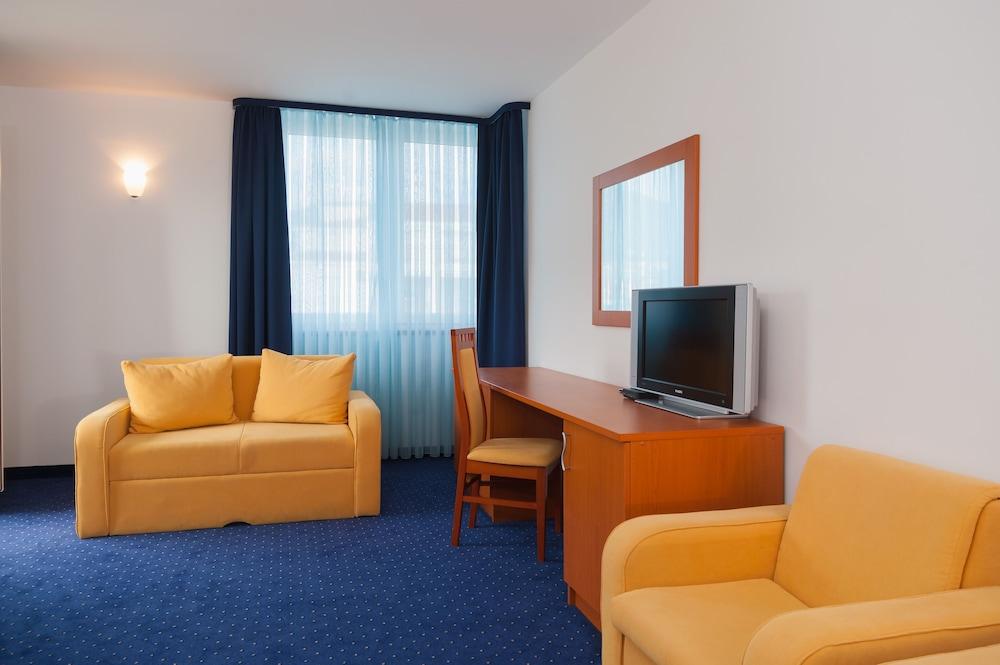 Hotel Rotondo Seget Donji Bagian luar foto
