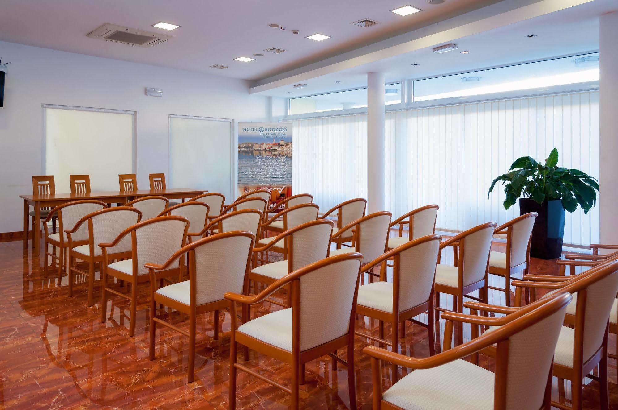 Hotel Rotondo Seget Donji Bagian luar foto